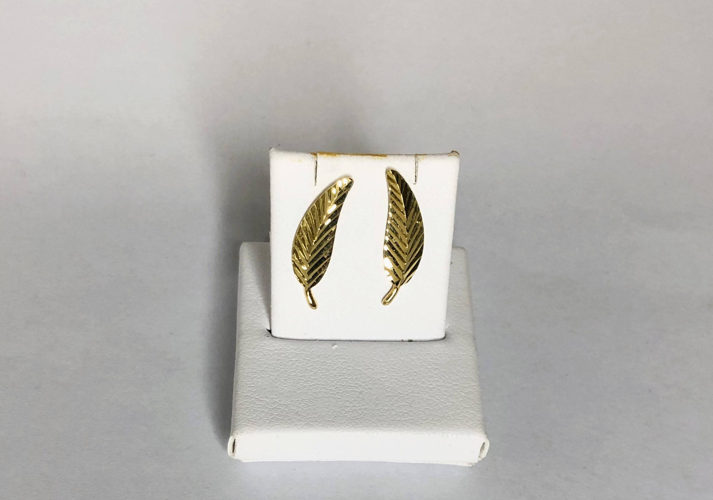 IMG_3582 ORECCHINI ORO GIALLO PIUME - immagine 1